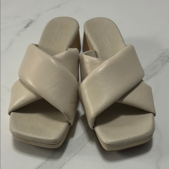 Sanctuary Women's Cream Sandals - Picture 3 of 5